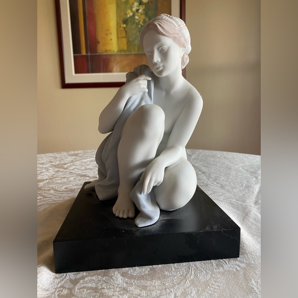 RETIRED 2004 ‘SOOTHING REFLECTIONS’ Lladro item# 01016888